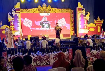 Wali Kota Blitar Santoso dalam acara Resepsi dan Pesta Merah Putih di halaman kantor Wali Kota Blitar. (blok-a.com/Fajar)