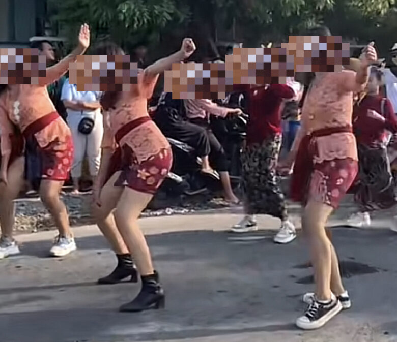 Budayawan Kota Malang Kritik Keras Pemakaian Kebaya Sobek saat Karnaval