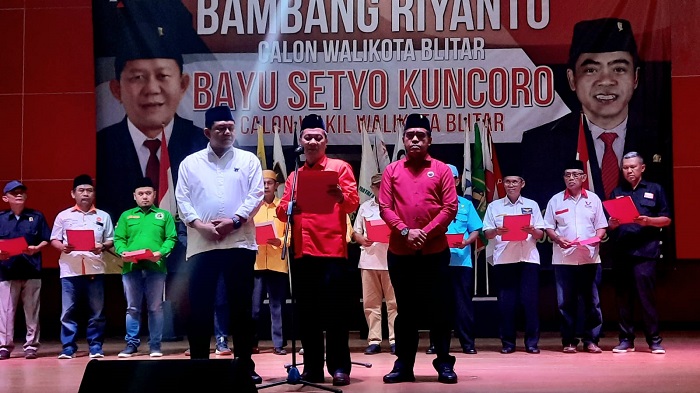 Deklarasi pasangan bakal calon Wali Kota dan bakal calon Wakil Wali Kota Blitar, Bambang Rianto - Bayu Setyo Kuncoro di Gedung Kesenian Kota Blitar. (blok-a.com/Fajar)
