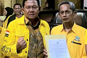 Calon Wali Kota Blitar Bambang Rianto bersama Sekretaris DPD Partai Golkar Kota Blitar, Sidarta Jarot. (blok-a.com/Fajar)