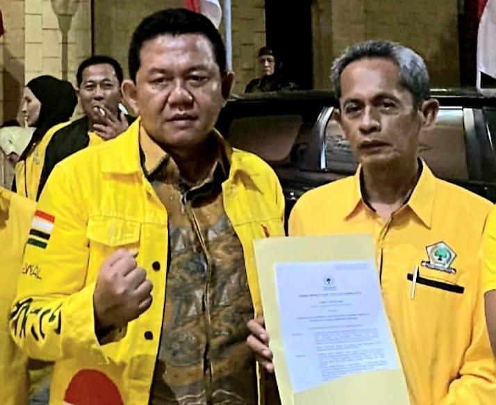 Calon Wali Kota Blitar Bambang Rianto bersama Sekretaris DPD Partai Golkar Kota Blitar, Sidarta Jarot. (blok-a.com/Fajar)