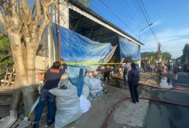 Gudang Pengepul Rosokan Di Blitar Terbakar