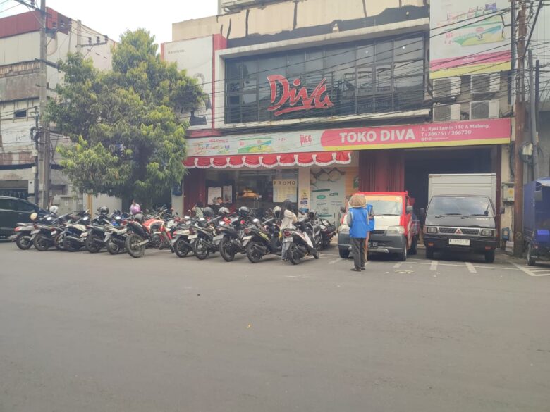 Meski Sudah Diterapkan, Ternyata Warga Enggan Bayar Parkir Pakai QR Code di Kota Malang