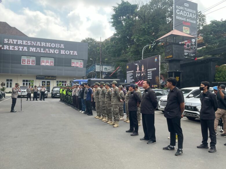 Polresta Malang Kota siagakan 530 personel gabungan dalam tahapan Pilwali 2024 mulai dari pendaftaran hari ini, Selasa (27/8/2024).