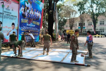 Satpol PP Kota Malang Mulai Tertibkan Banner-Baliho Salahi Aturan