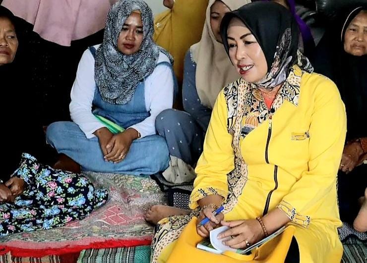 Ketua DPD Golkar Kabupaten Blitar, Drs EC Suswati MM. (blok-a.com/Fajar)