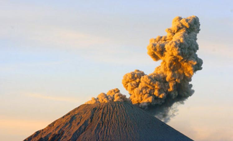 aktivitas vulkanik Gunung Semeru