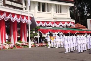 Upacara peringatan HUT ke-79 Kemerdekaan RI di halaman Balai Kota Malang, Sabtu (17/8/2024).(dok. blok-a.com)