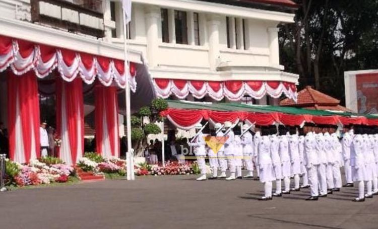 Upacara peringatan HUT ke-79 Kemerdekaan RI di halaman Balai Kota Malang, Sabtu (17/8/2024).(dok. blok-a.com)