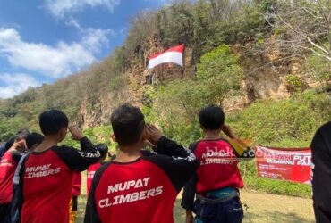 Upacara perayaan HUT RI ke-79 di Tebing Lembah Kera, Desa Gampingan, Kecamatan Pagak, Kabupaten Malang (blok-a.com/ Putu Ayu Pratama S)