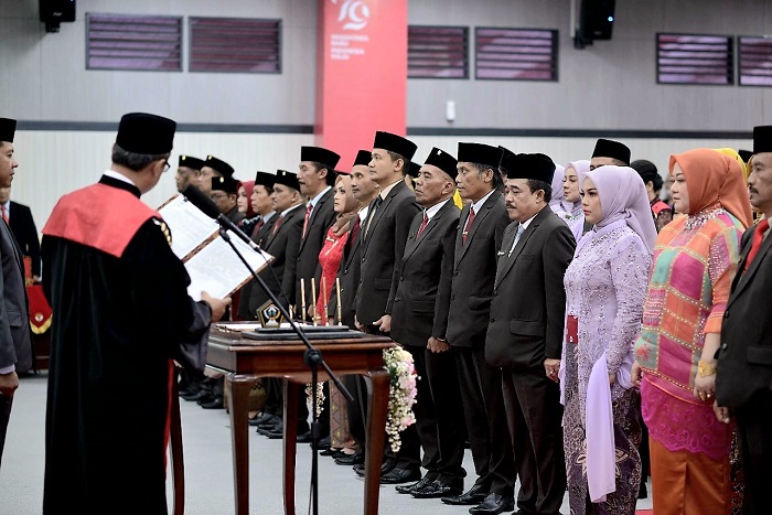Pelantikan dan pengambilan sumpah janji/jabatan anggota DPRD Kabupaten Blitar masa jabatan 2024-2029. (blok-a.com/Fajar)