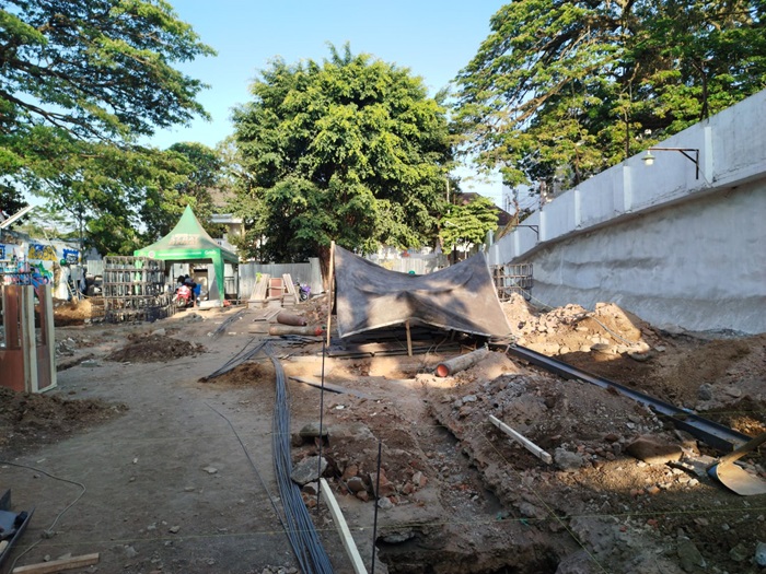 Pembangunan parkir vertikal di Jalan Majapahit, Kota Malang. (blok-a.com/Yogga Ardiawan)