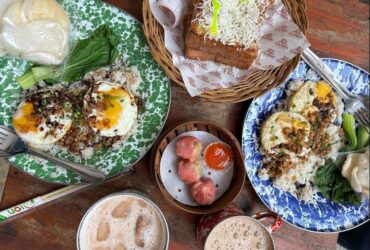 Kota Malang, blok-a.com - Kelaparan saat tengah malam di Malang, kini tak perlu lagi khawatir. Karena ada kedai yang buka 24 jam yang siap. Menu di Kedai Ciamso Malang (dok. Google review)