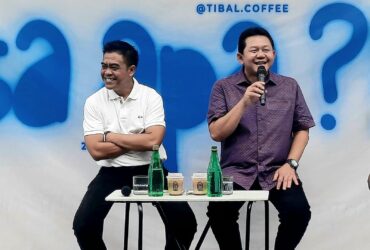 FOTO : Pasangan calon Wali Kota dan Wakil Wali Kota Blitar, Bambang Rianto dan Bayu Setyo Kuncoro menghadiri acara Talk Show bertajuk "BISA APA?!" yang diinisiasi HIPMI Kora Blitar. (Foto : blok-a.com/Fajar)