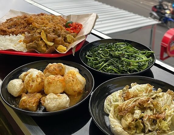 Cobain Kedai Kalene, Tempat Masakan Khas Padang di Kota Malang