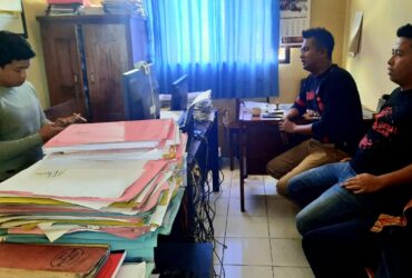 FOTO : Kelompok Masyarakat (Pokmas) Bersatu RW 12 Ling. Balapan Kelurahan Sukorejo, Kecamatan Sukorejo Kota Blitar, melaporkan warganya terkait tuduhan dan fitnah serta penghasutan ke Polsek Sukorejo. (Foto : blok-a.com/Fajar)