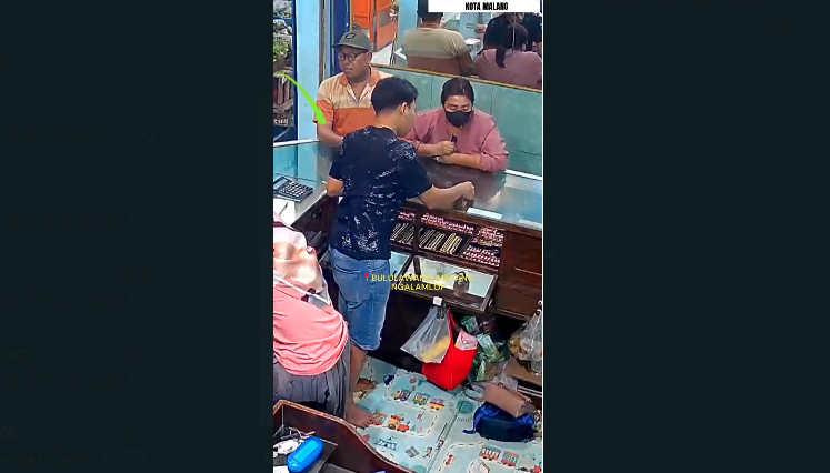 Terekam CCTV, Wanita dan Pria ini Kerjasama Lakukan Pencurian Perhiasan Toko Emas di Malang