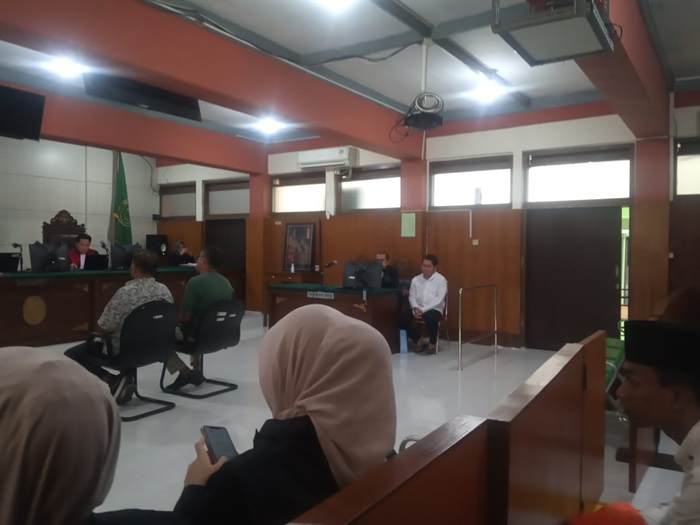 Sidang kasus penggelapan kendaraan di ruang Cakra Pengadilan Negeri (PN) Malang, Jumat (6/9/2024).