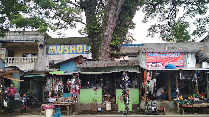 Area jual beli spare part di Pasar Comboran Kota Malang.(Google Review/Ari Wibowo)