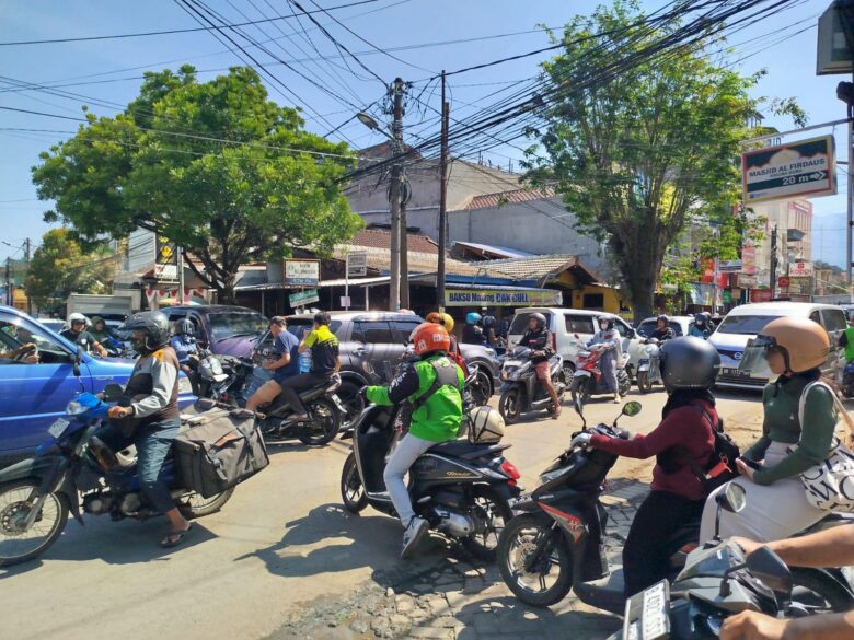 Kemacetan di Jalan Sigura-Gura Kota Malang imbas pembangunan drainase (blok-a/Yogga Ardiawan)