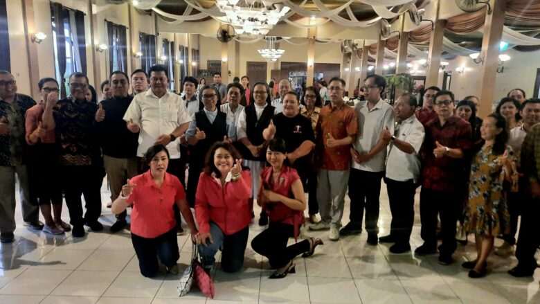 Calon Wali Kota Blitar nomor urut 1, Bambang Rianto dalam acara "Sapa Warga bersama Bambang - Bayu" bersama Bamag Kota Blitar. (blok-a.com/Fajar)