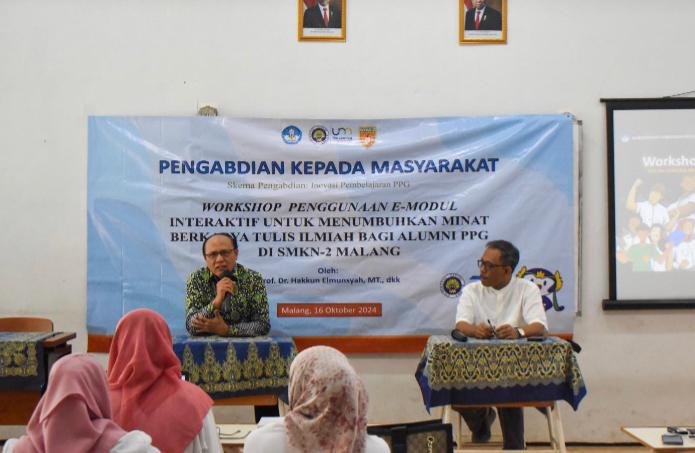 Guru Besar UM Upgrade Skill Guru SMKN 2 Malang, Kini Bisa Nulis Karya Ilmiah Bak Dosen