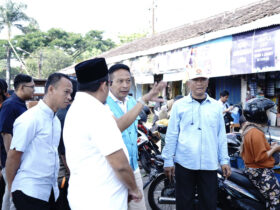 Wahyu Hidayat Sambang ke Pasar Blimbing, Borong Dagangan Warga dan Belanja Masalah