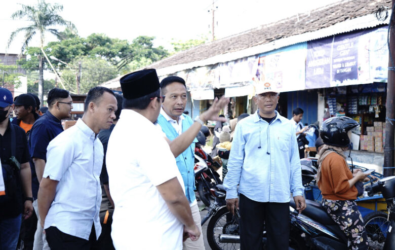 Wahyu Hidayat Sambang ke Pasar Blimbing, Borong Dagangan Warga dan Belanja Masalah