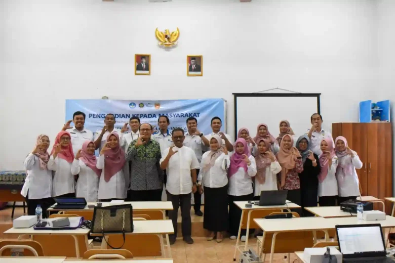 Guru Besar UM Upgrade Skill Guru SMKN 2 Malang, Kini Bisa Nulis Karya Ilmiah Bak Dosen