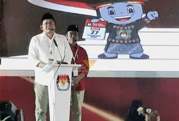 Pasangan Bambang Rianto-Bayu Setyo Kuncoro calon Wali Kota dan Wakil Wali Kota Blitar dalam acara debat publik perdana yang dugelar KPU Kota Blitar. (blok-a.com/Fajar)