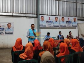 Wahyu Hidayat di hadapan masyarakat Bandungrejosari Kecamatan Sukun, Selasa (8/10/2024) (blok-a /Yogga Ardiawan)