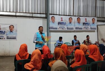 Wahyu Hidayat di hadapan masyarakat Bandungrejosari Kecamatan Sukun, Selasa (8/10/2024) (blok-a /Yogga Ardiawan)