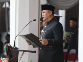 Pj Wali Kota Malang menjadi inspektur upacara peringatan Hari Jadi ke-79 Provinsi Jatim di halaman Balai Kota Malang, Sabtu (12/10/2024).