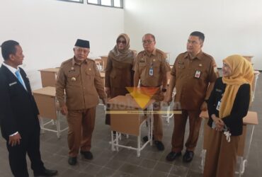 Bupati Malang, HM Sanusi saat mengunjungi Sekolah Rakyat di BLK Singosari (blok-a.com / Yogga Ardiawan)