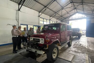 Kegiatan ramp check Jeep untuk memastikan keselamatan bagi wisatawan yang akan berkunjung ke Bromo (humaspolres)