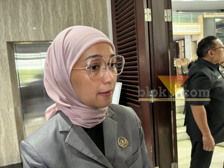 Ketua DPRD Kota Malang, Amithya saat diwawancara soal proyek drainase Jalan Suhat (blok-a/Bob Bimantara Leander)