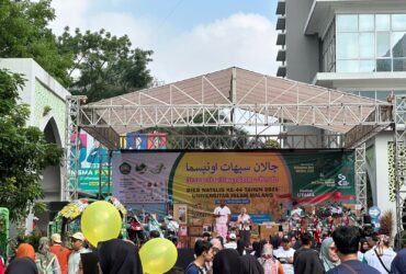 Suasana Panggung Fun Walk Peringati Dies Natalis ke-44 Universitas Islam Malang(zul/blok-a.com)