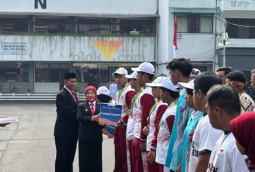 Wakil Bupati Malang, Lathifah Shohib saat memberikan apresiasi kepada para atlet berprestasi Kabupaten Malang (blok-a.com / Yogga Ardiawan)
