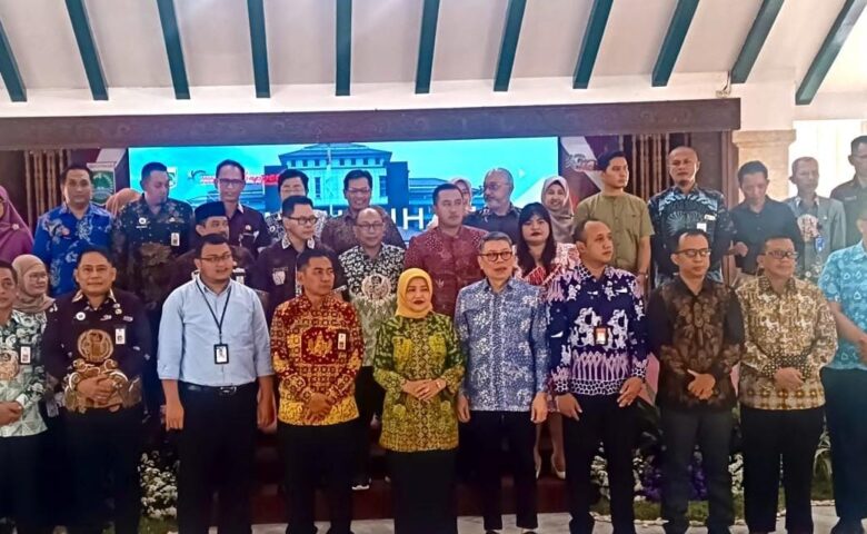 Wakil Bupati Malang, Hj. Lathifah Shohib saat mengukuhkan Forum CSR Kabupaten Malang (ist)
