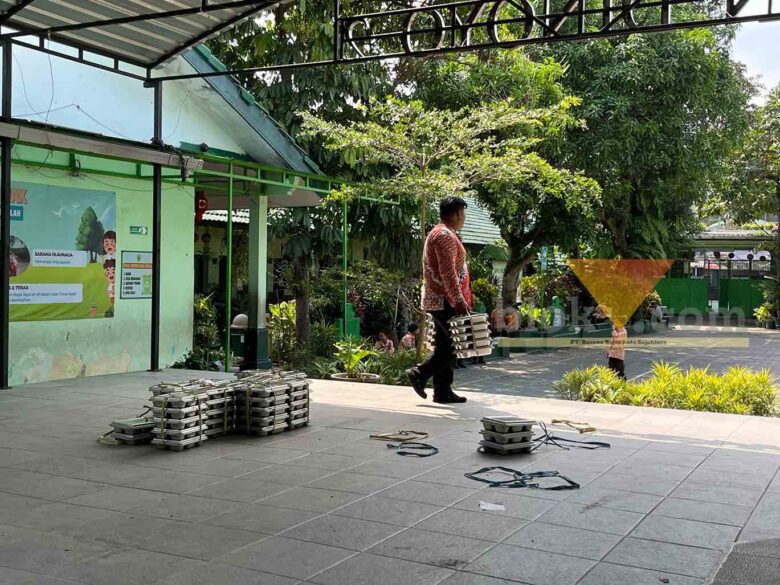 Paket MBG di SDN Dinoyo 2 Kota Malang (blok-a/Bob Bimantara Leander)