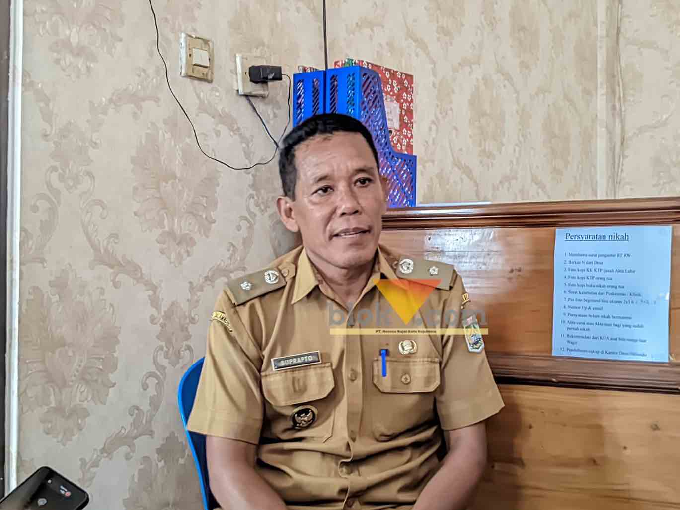 Kepala Desa Dalisodo, Kecamatan Wagir, Suprapto saat menjelaskan kronologi kematian dugaan penganiayaan di wilayahnya (blok-a.com / Yogga Ardiawan)