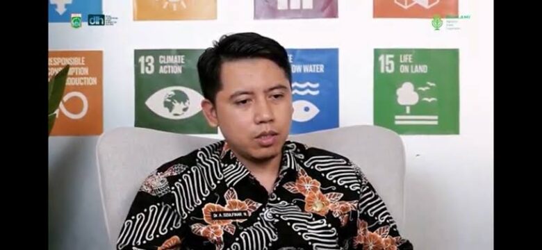 Plt. Kepala DLH Kabupaten Malang Ahmad Dzulfikar Nurrahman di podcast NGALAMI (dok. Podcast Ngalami)