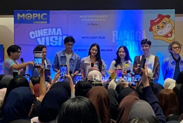 Cinema visit film Rangga & Cinta di Mopic Cinemas Kota Malang. (blok-a.com/Berril Labiq)
