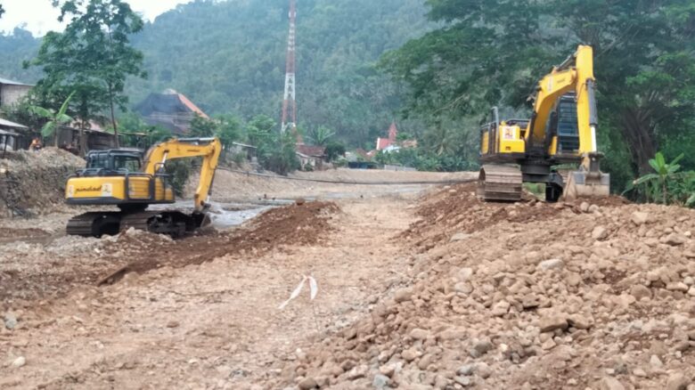 Normalisasi Tanggul Sungai Tundo Kecamatan Tirtoyudo (BPBDKabMalang)