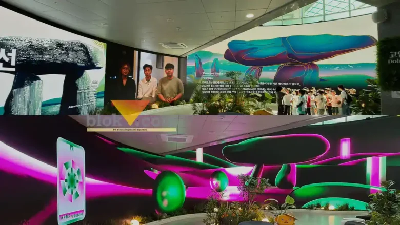 Beberapa karya seni digital yang dipamerkan di Gochang Dolmen Museum, Korea Selatan (foto: blok-a.com)