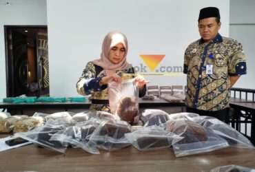 Sekretaris Dinas Tanaman Pangan Holtikultura dan Perkebunan (DTPHP) saat pelatihan tembakau (blok-a.com / Yogga Ardiawan)