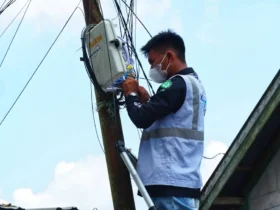 Ilustrasi: teknisi pemasangan jaringan internet (foto: ist)