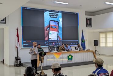 Kepala Dishub Kota Malang, Widjaja Saleh Putra saat mensosialisasikan SISPARMA kepada juru parkir (blok-a.com / Yogga Ardiawan)