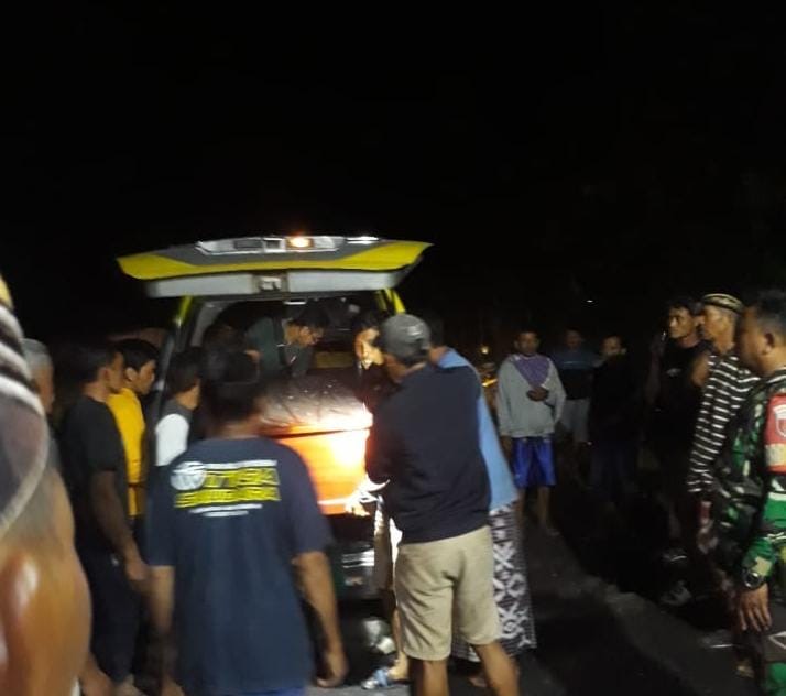 Proses evakuasi korban hanyut di Sungai Glidik yang ditemukan di Alas Purwo Banyuwangi (ist)