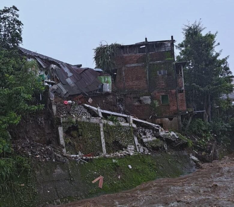 Longsor yang terjadi di Kelurahan Samaan Kota Malang pada Rabu (19/11/2025) (ist)